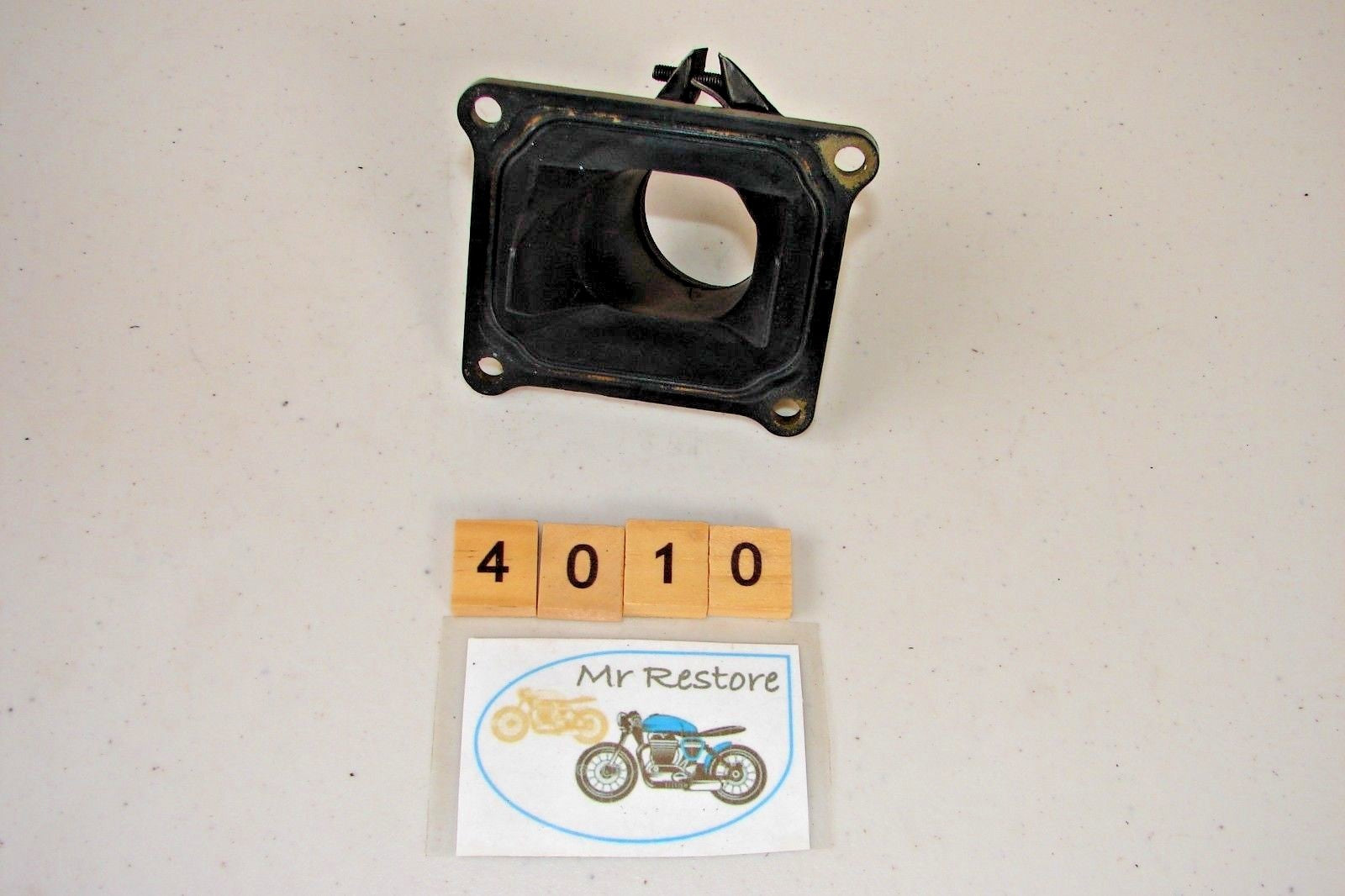 Suzuki RM125 1990 Inlet Manifold carb holder