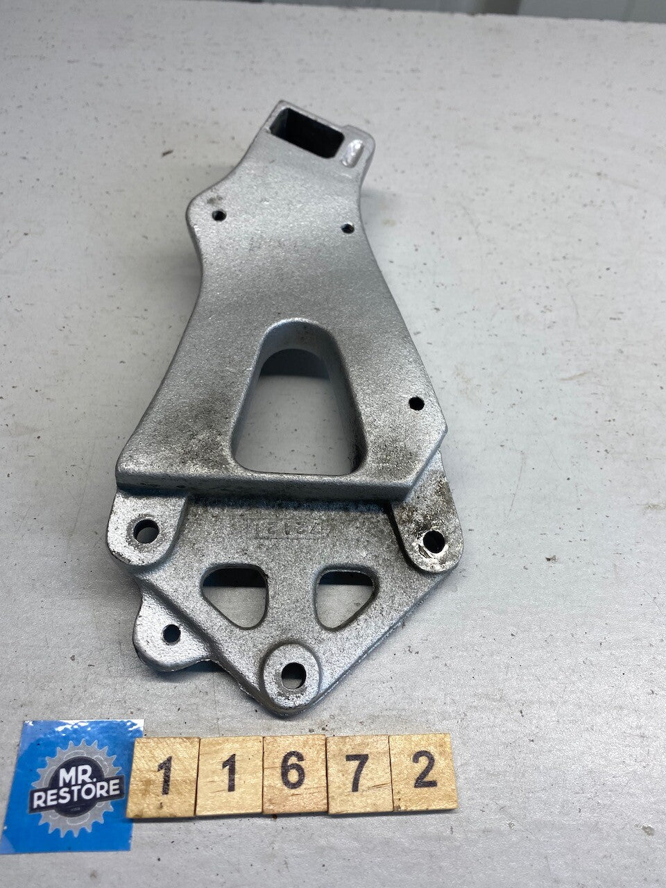 Suzuki GSXR1100 GSXR750 GSX750 Katana L/H Pillion Footrest Bracket 43821-27A00