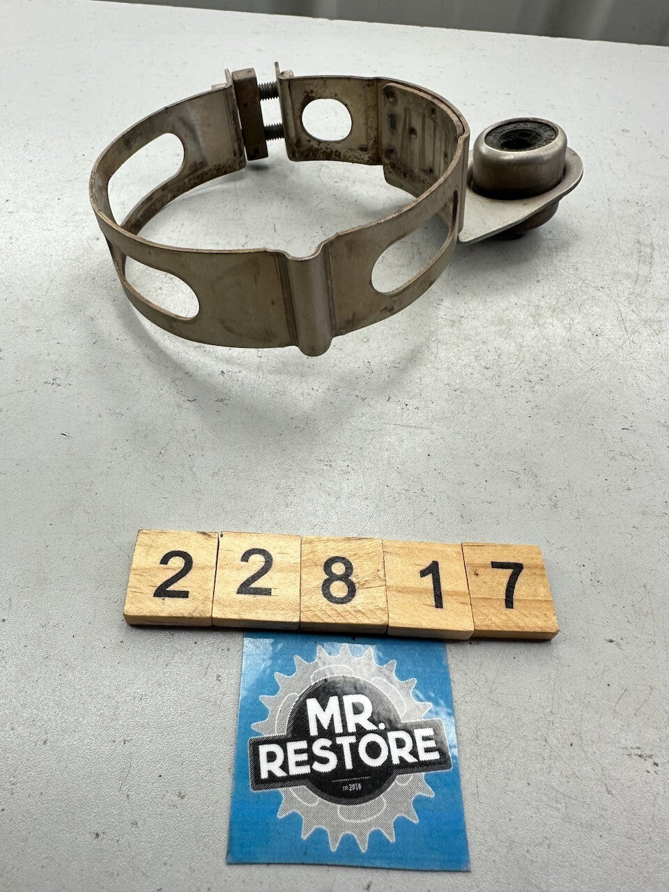BMW R1200GS / ADV R1200S HP2 R Nine Exhaust Manifold Bracket 18117682383  767311