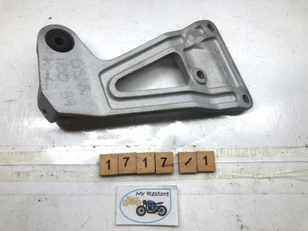SUZUKI GSXR1100 K R/H pillion footrest bracket