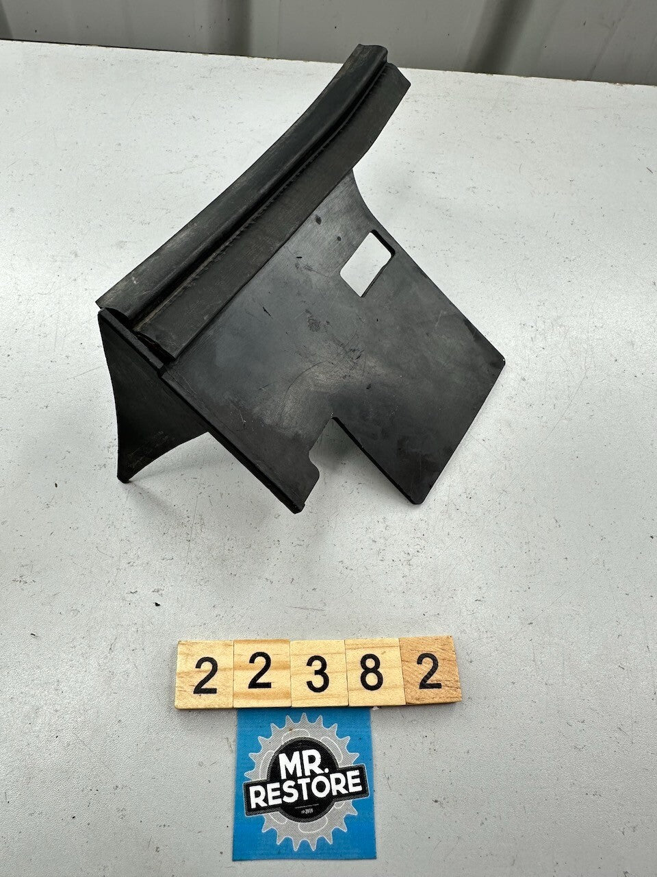 Kawasaki GPZ1000RX ZX1000 1986-88 Lower Cowling Cover & Seal 14024-1114