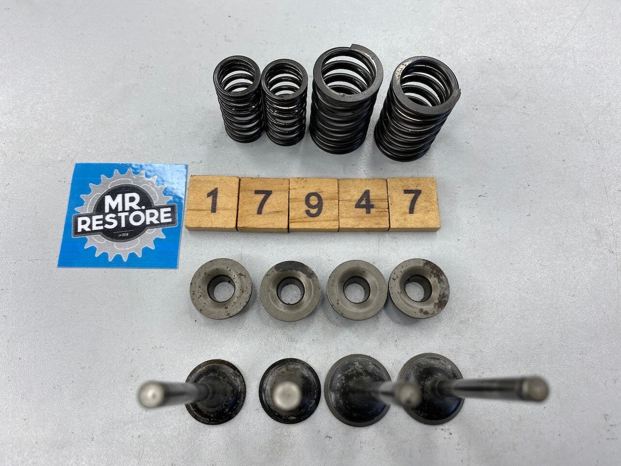 Honda VT250 Set of Valves/Springs 14711-KV0-720  14721-KV0-720