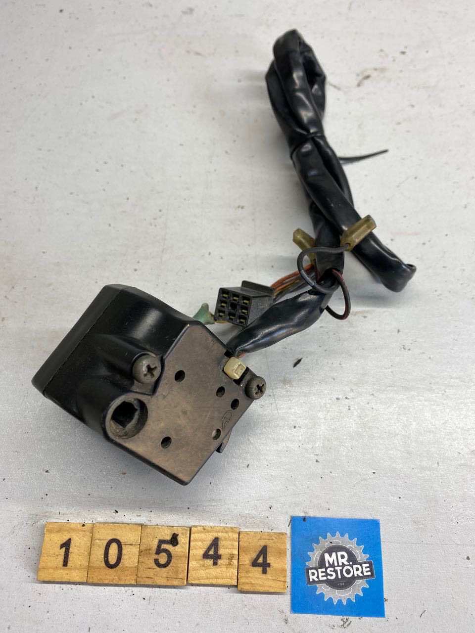Suzuki R/H Switch GSX250F 37200-34C30