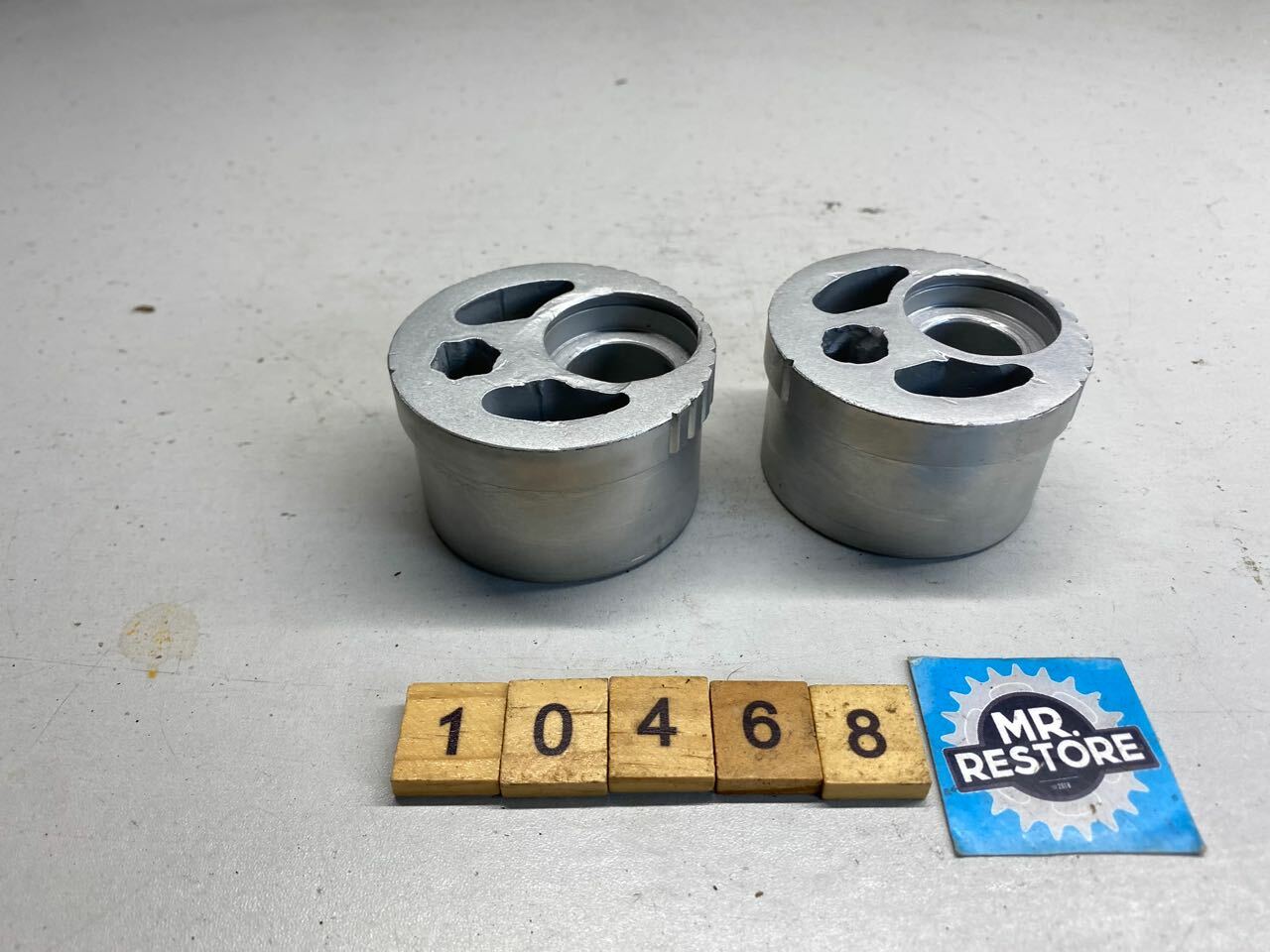 Kawasaki GPZ900R GPZ750R ZX900 Rear Axle Sleeve (pair) 42036-1147 & 42036-1148