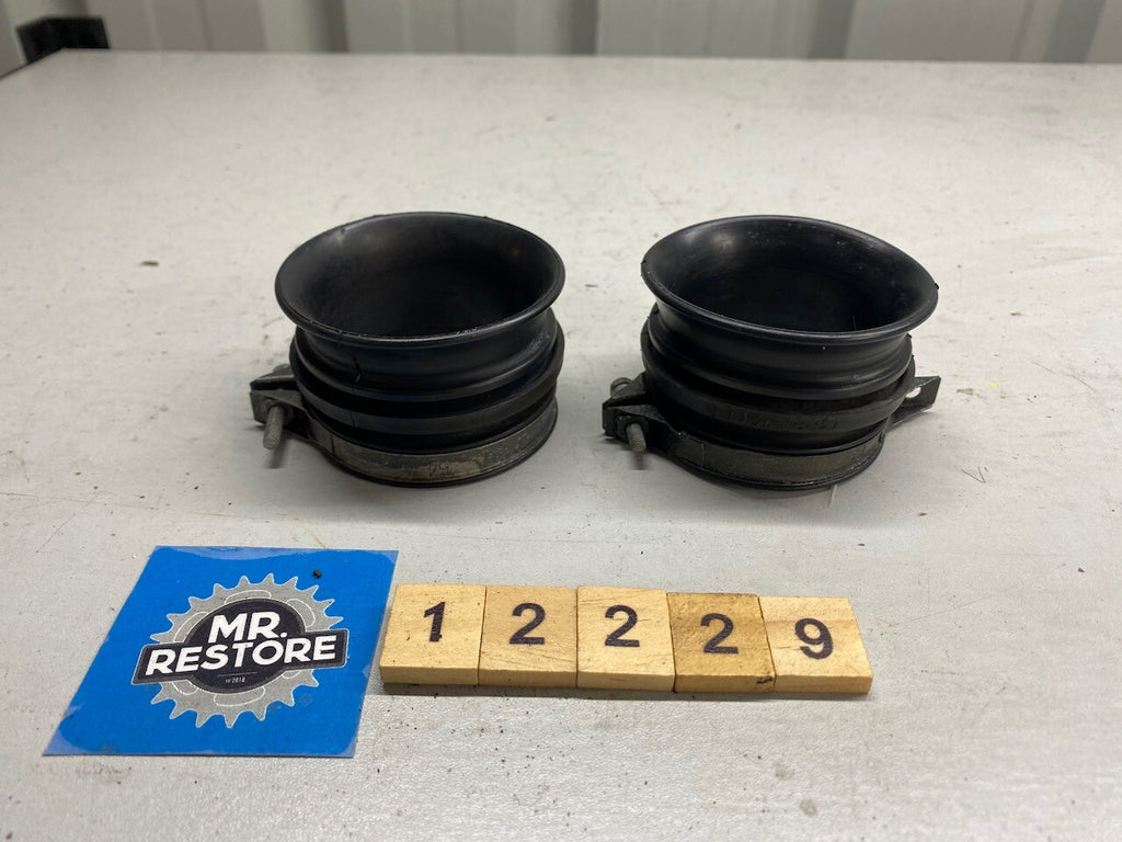 Suzuki RGV250 OEM Carb Holders & Clips (Pair)