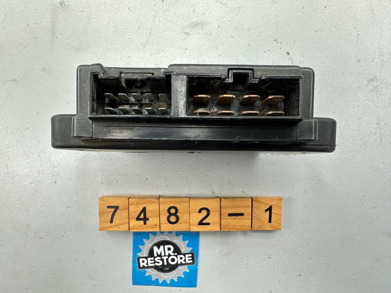 Kawasaki ZZR250 GPX250 & Many More models Junction Fuse Box 26021-1081