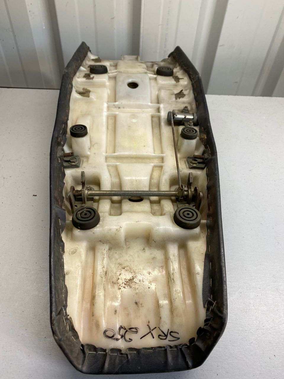 Yamaha SRX250 Seat, Lock & Latch- (No key for lock)