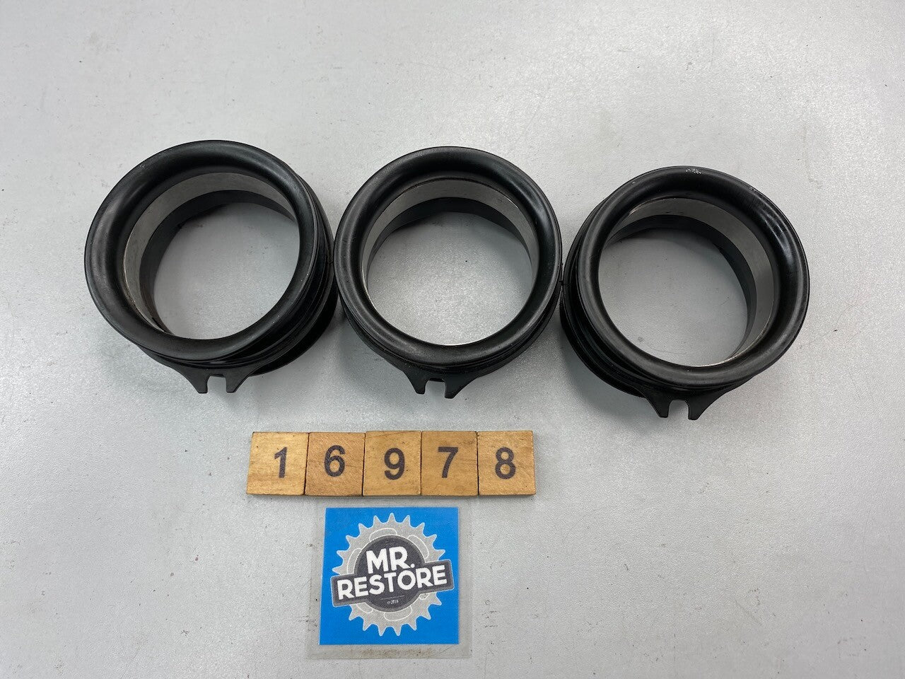 Triumph Speed Triple 900 (Carb) Carburettor to Air Box Rubbers (set) 