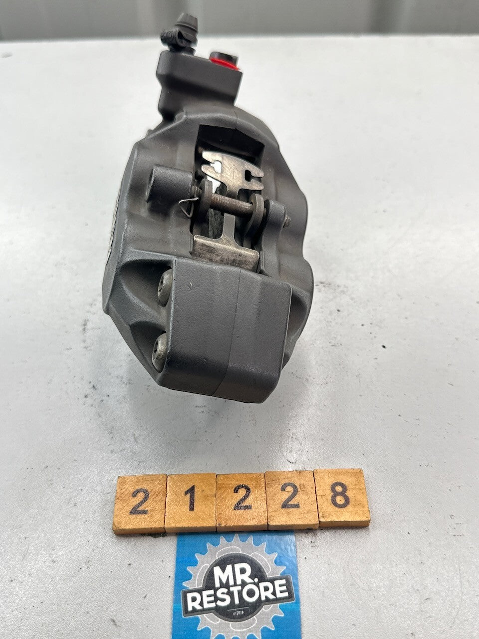 BMW R1150GS R1100GS K1200LT K1200RS R1200C R1100S L/H Front Caliper 34112333111