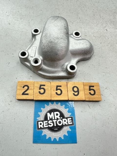 Honda CR250 R CR125 R Water Pump Impeller Cover 19221-KA3-700