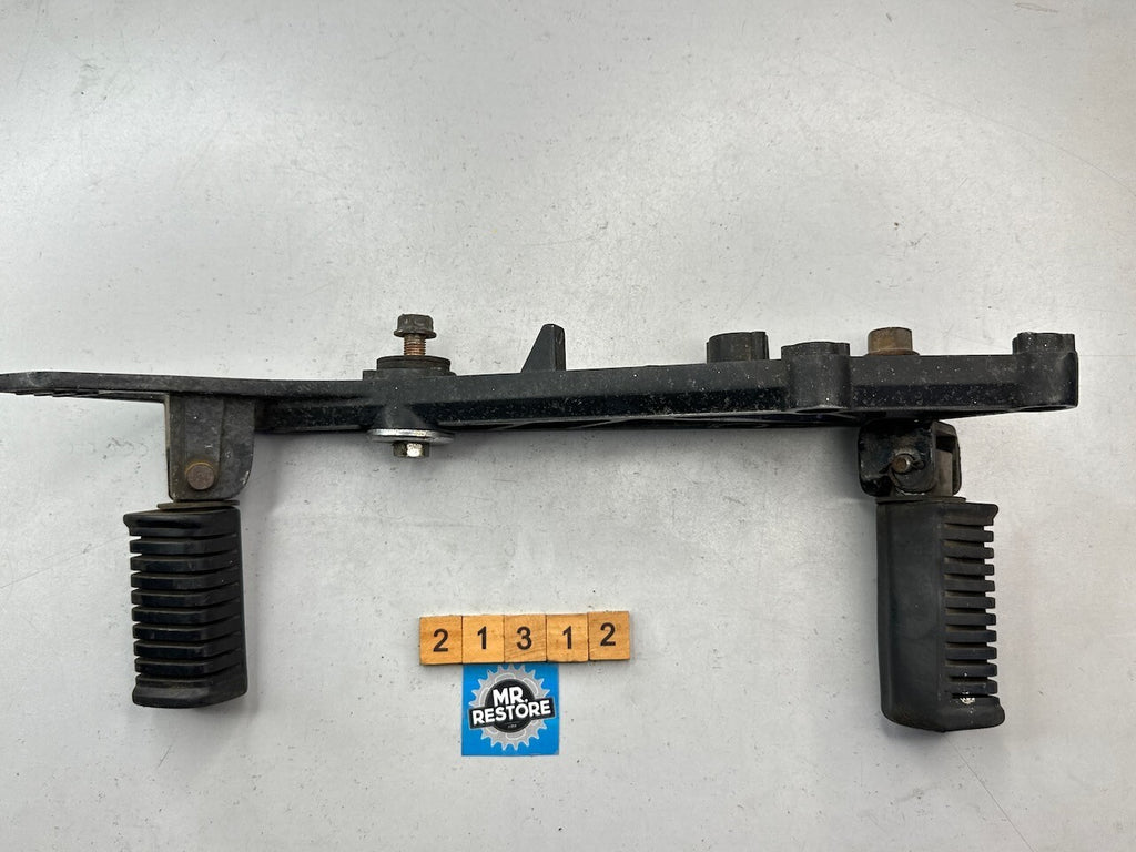 Kawasaki GPZ305 EX305 GPZ250 Belt Drive ER250 Z250 R/H Foot Rest Peg Bracket