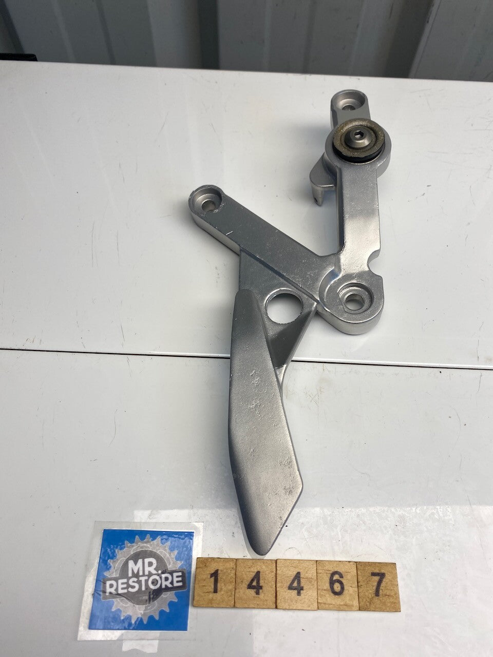 Yamaha TZR250 2MA 1KT R/H Front Rider Footrest Bracket - Vapour Blasted