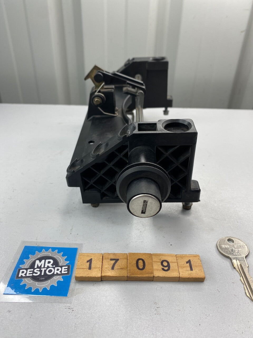 BMW R1100R R850R 259R R28 Seat Latch 52532313482
