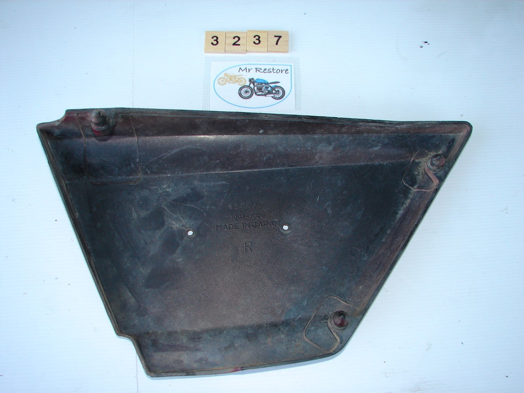 Kawasaki Z500A R/H side panel 36001-1028 - 2 available