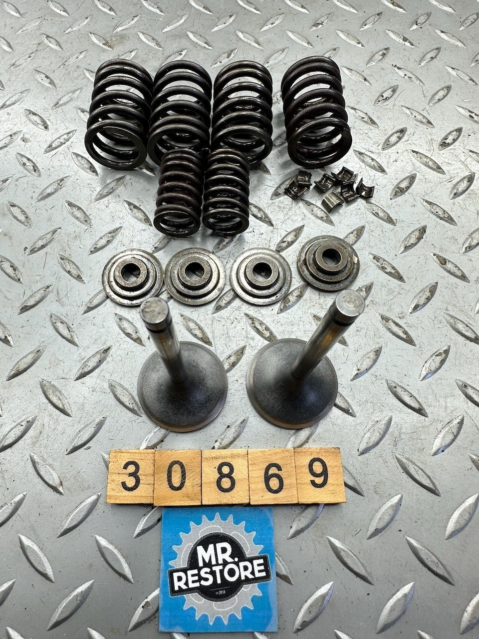 Suzuki GS1000 1978-81 Genuine OEM Intake Valves / Springs / Retainers / Cotters