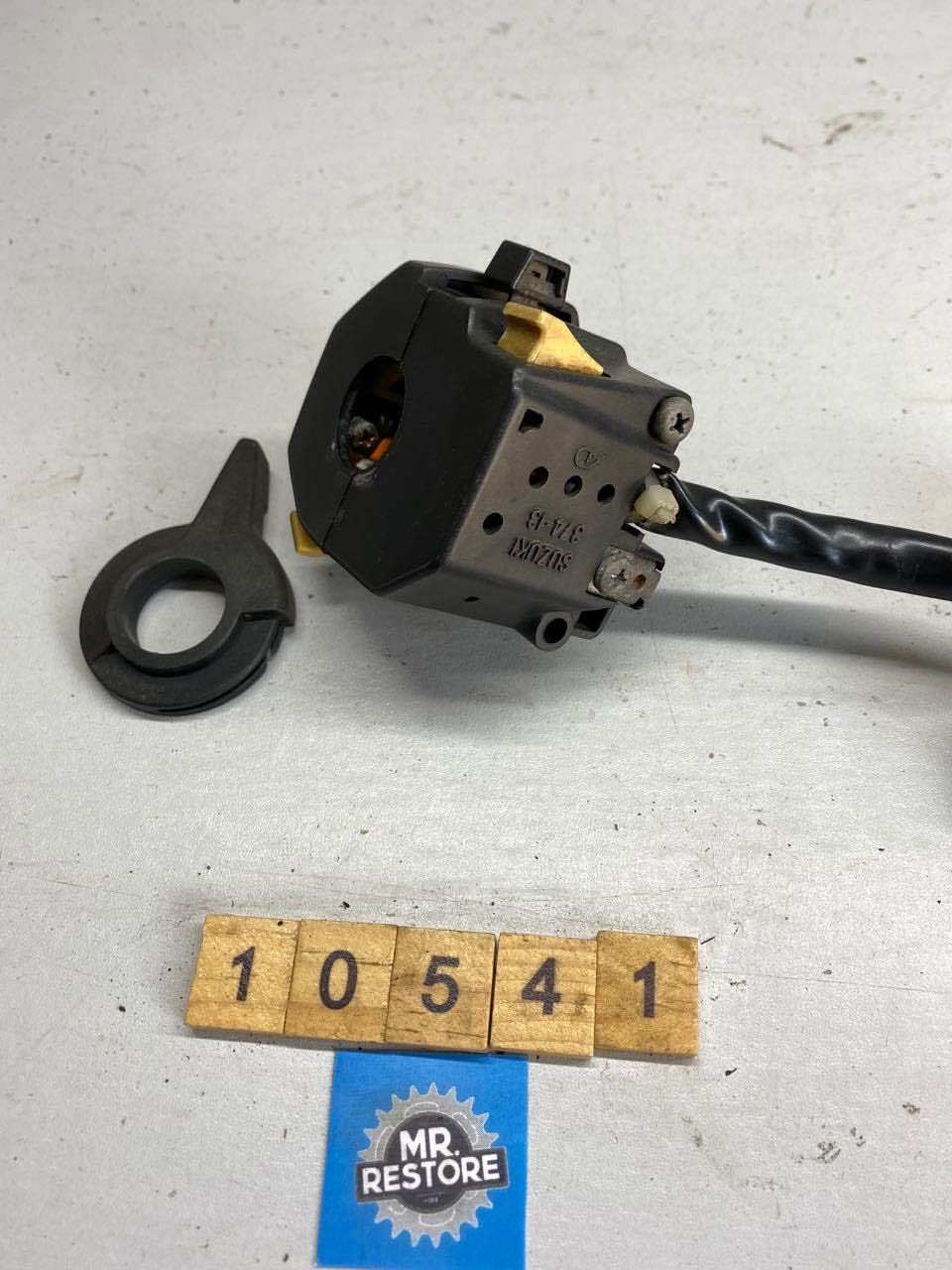 Suzuki L/H Switch & Lever RGV250 GSX1100 GSX250F GSX750 VN800 37400-32B01