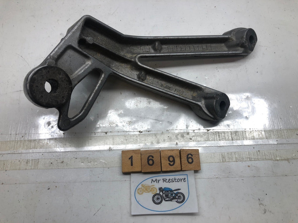 SUZUKI GSF1200 Bandit R/H footrest assy