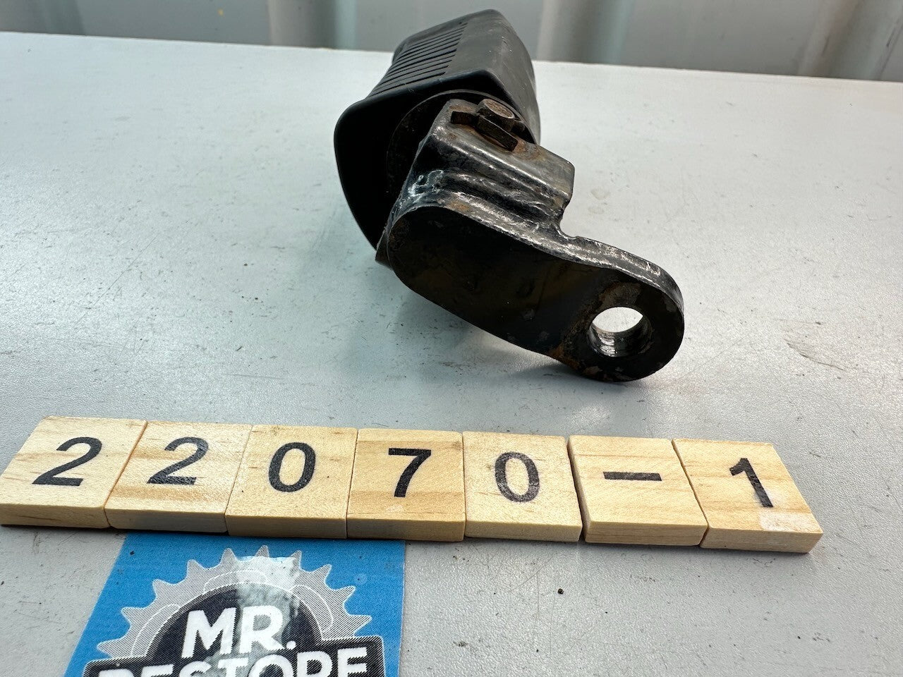 Kawasaki GT550 Z550 Right Riders Foot Rest Peg 34027-1109