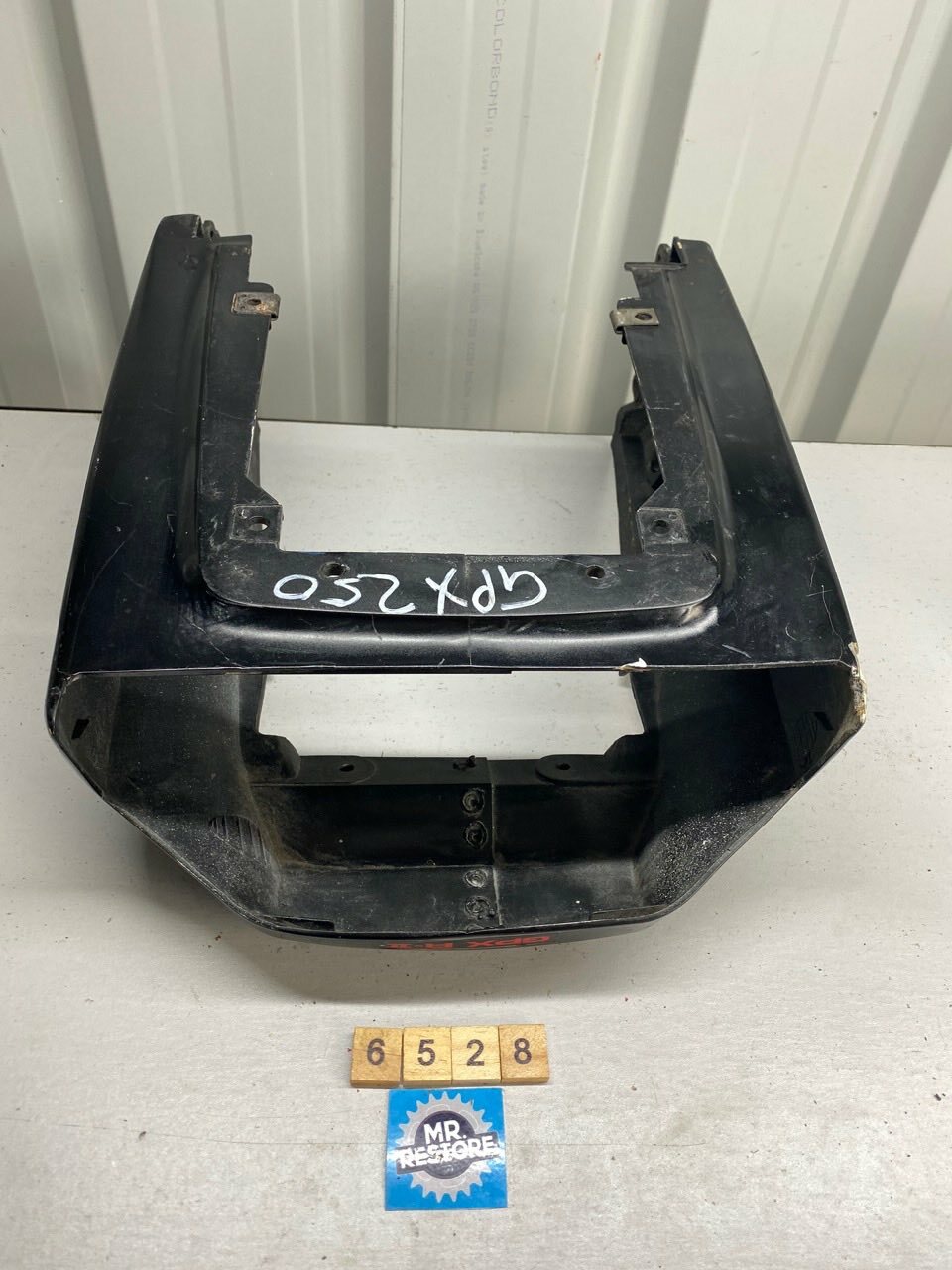Kawasaki GPX 250 R Tail Piece Panel 14024-1444 (chipped)
