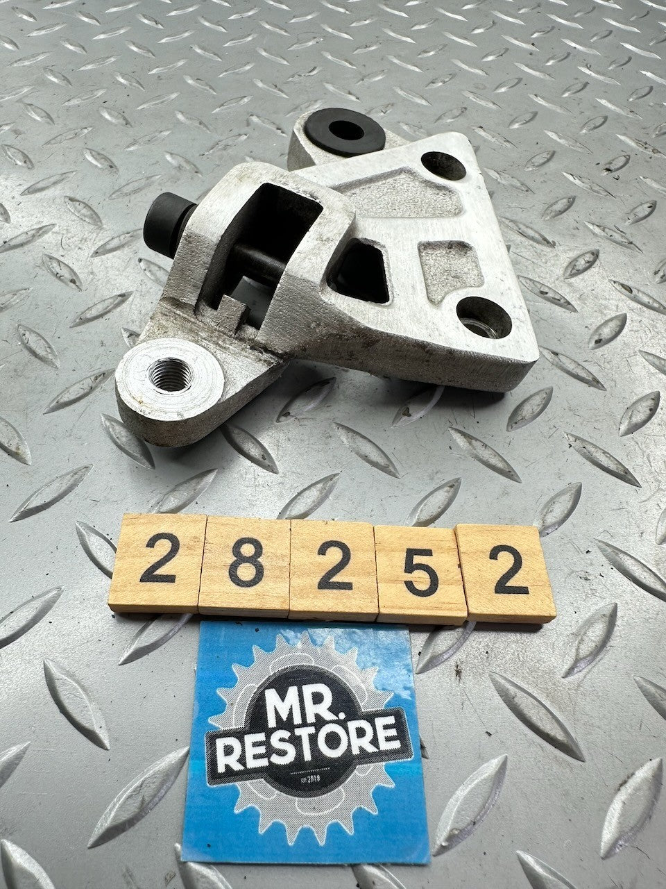 Suzuki RG500 RG400 OEM L/H Footrest Footpeg Bracket 43821-20A00
