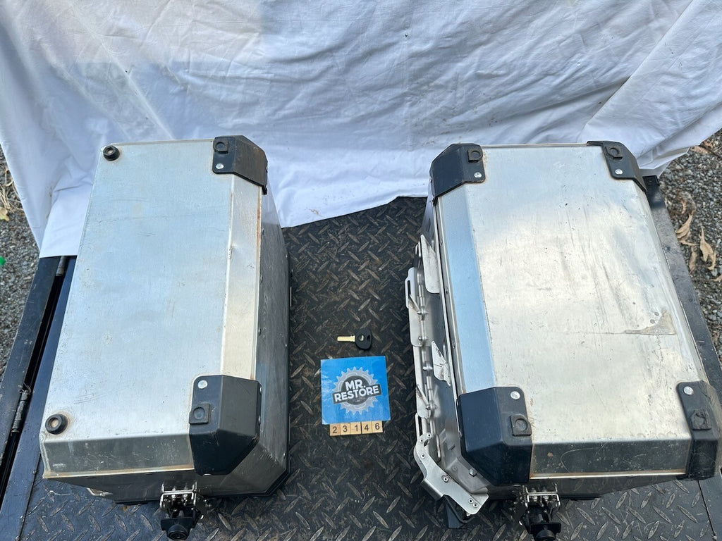 BMW R1200GS  ADV 05-13 OEM Aluminium Hard Side Panniers (& 1 key)