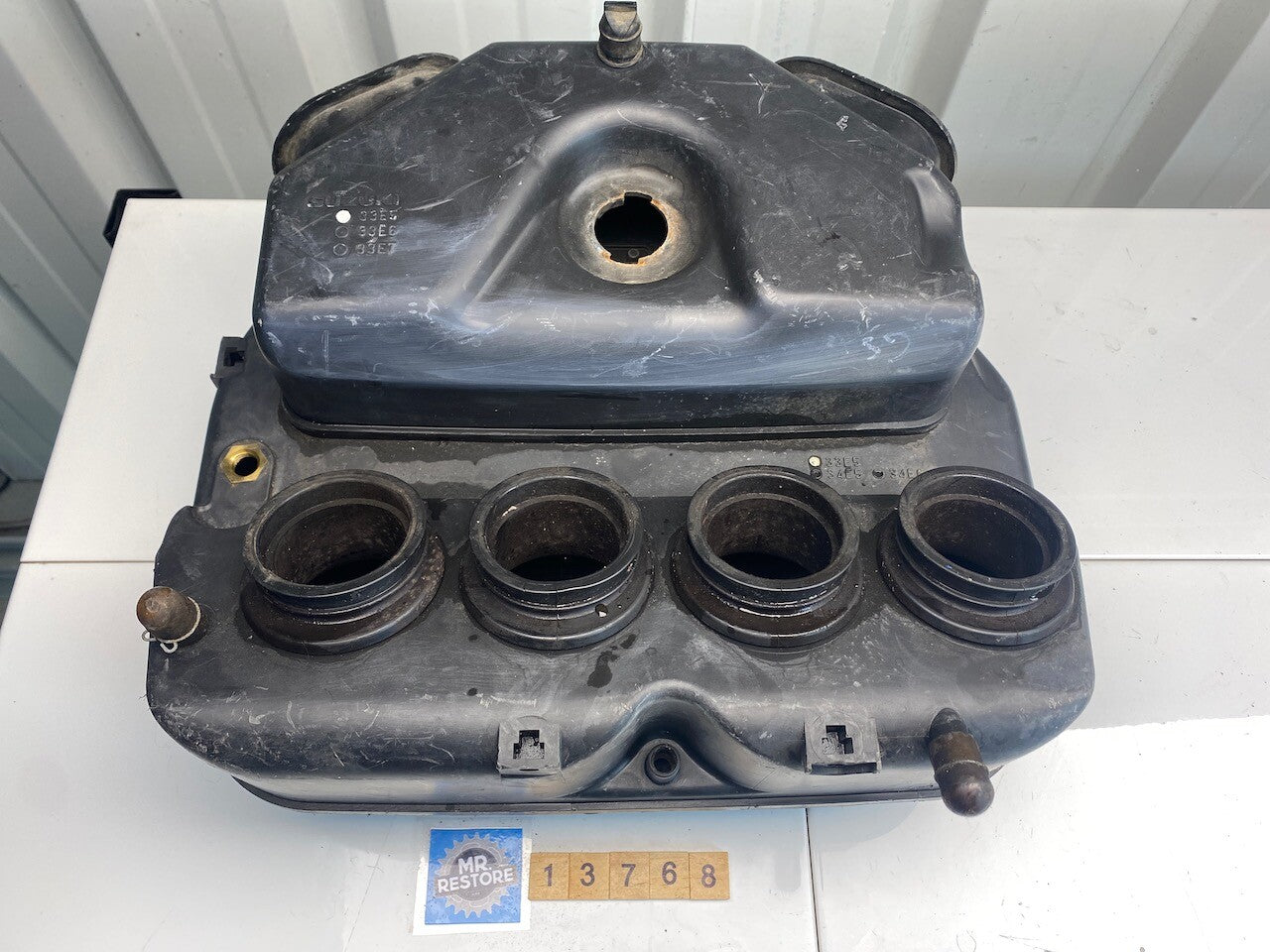 Suzuki GSXR750 W/X Air Cleaner Box & Ducts 13700-33E50