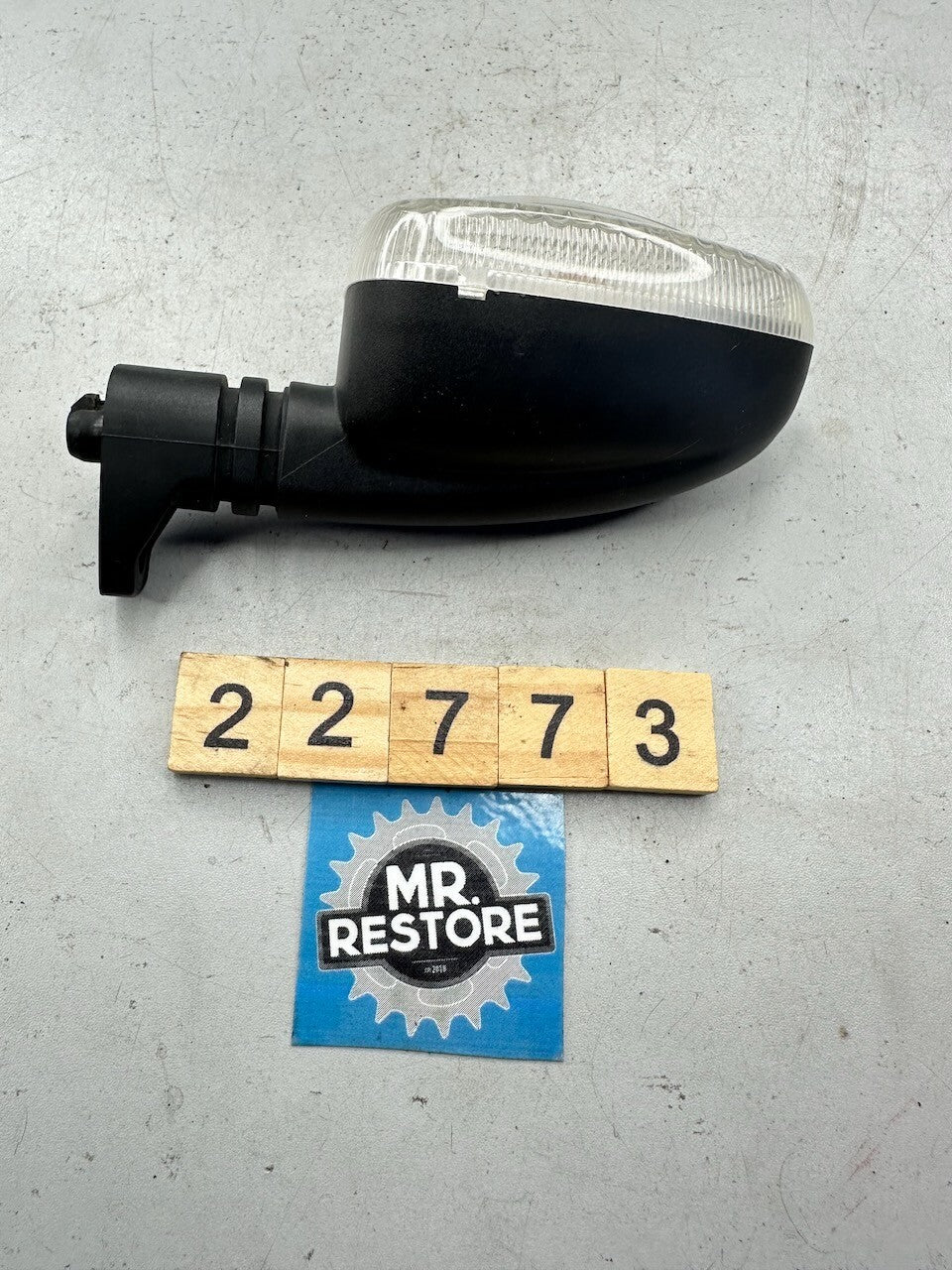 BMW R1200GS F800S R1200R K1200R Front Left Indicator & Mount  63137667771
