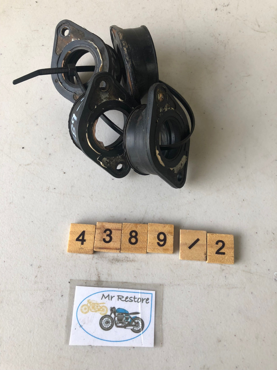 Kawasaki GPZ550 Inlet Manifold carb holders (set)