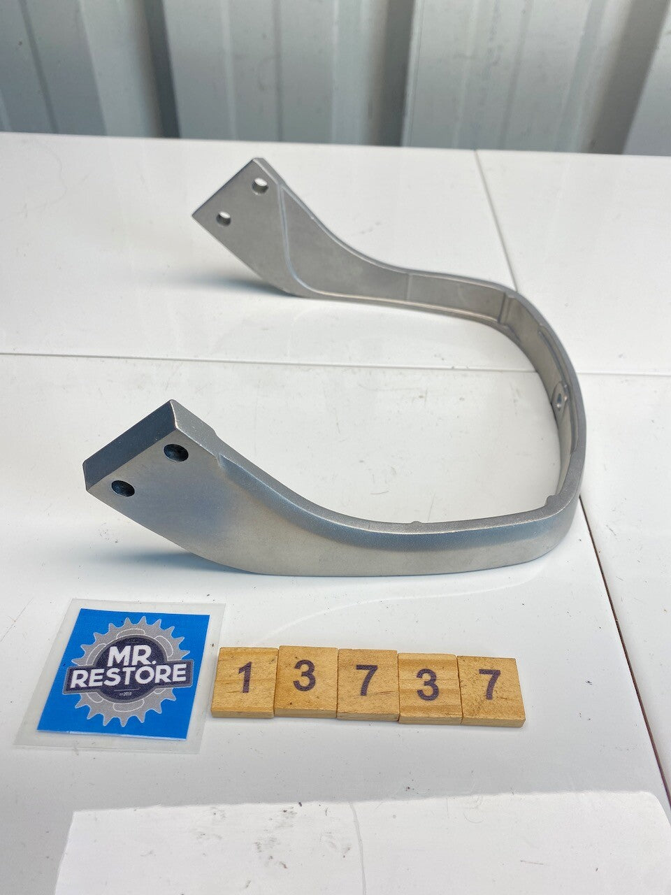 Kawasaki GPZ900R GPZ750R Front Mudguard Brace - Reconditioned