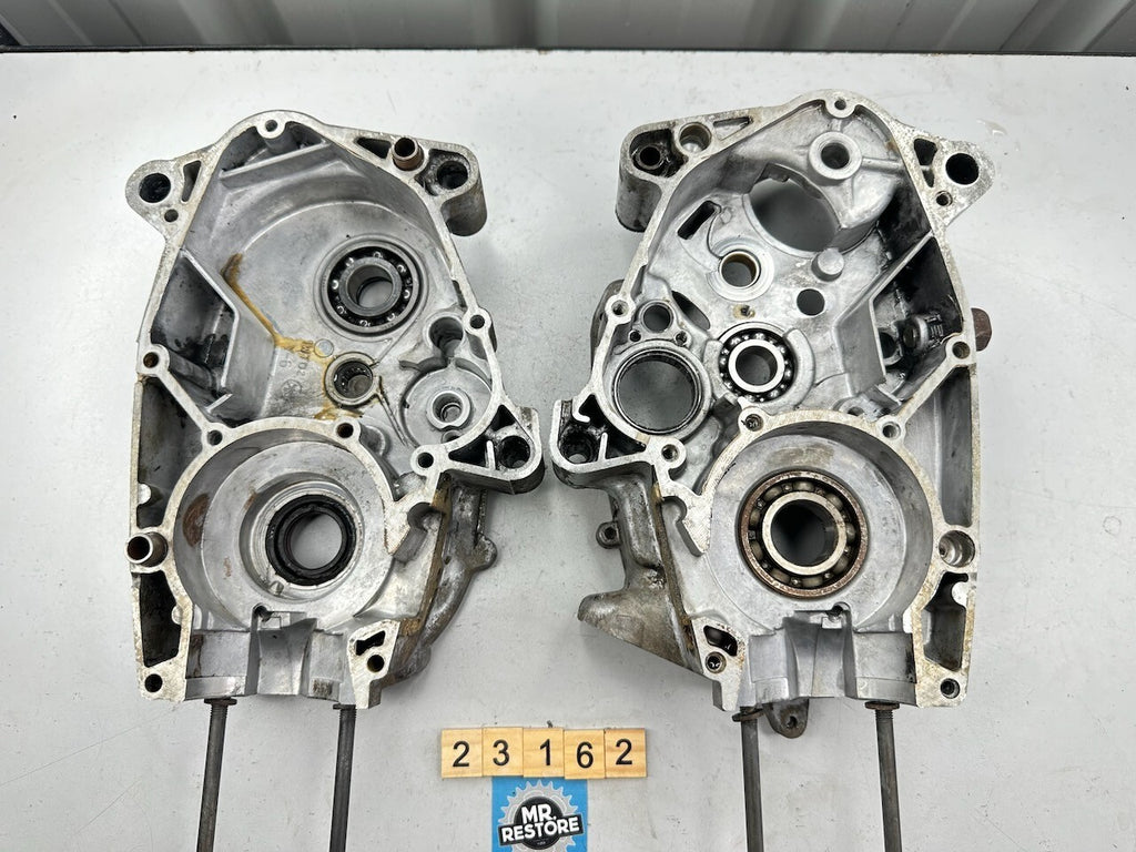 Yamaha V90 T 1982 Pair of Crank Cases (1W7)