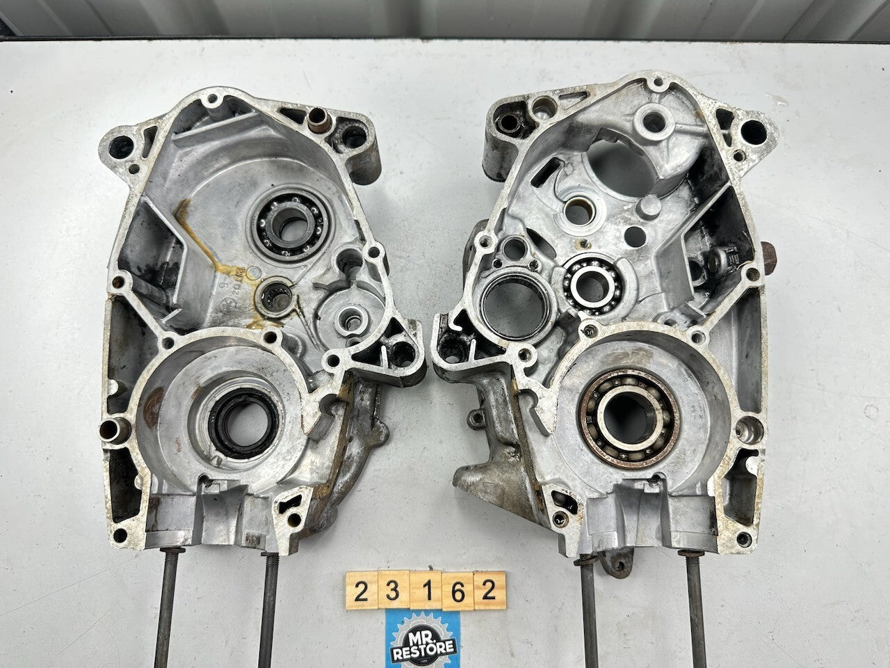Yamaha V90 T 1982 Pair of Crank Cases (1W7)