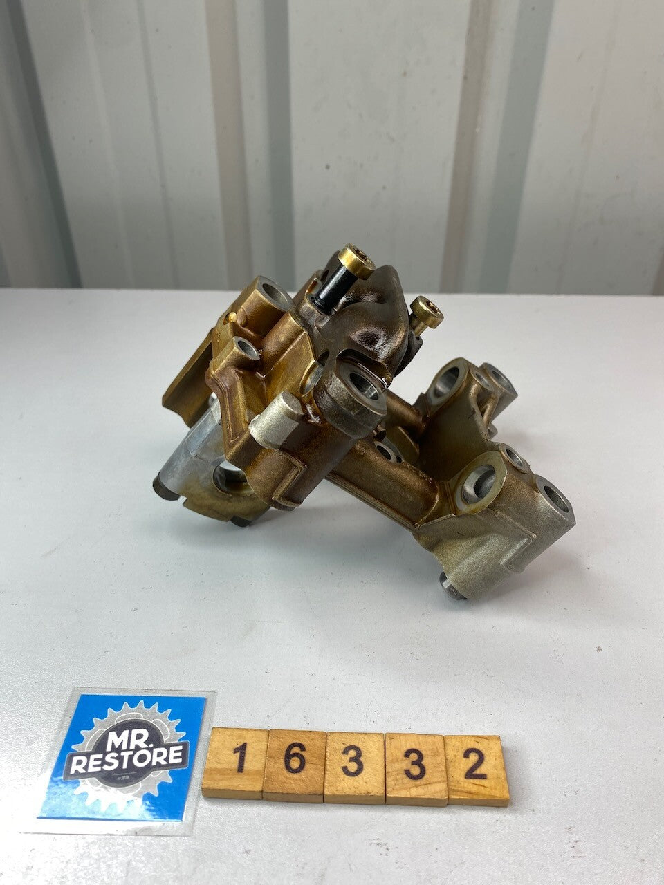 BMW R1200 R1150 R1100 R850 259 R/H Camshaft Supporting Bracket 11 33 7 670 600