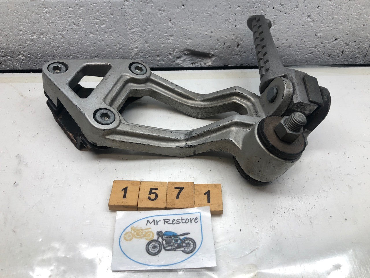 KAWASAKI ZX10 L/H Pillion Bracket Exhaust mount assy 88-90 35011-1425