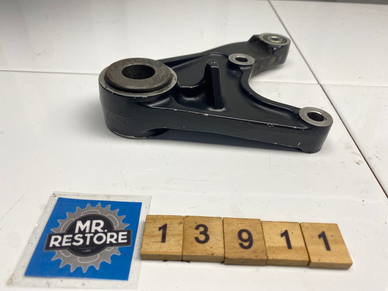 Triumph Daytona Trophy Sprint 900 Rear Caliper Carrier Bracket T2020925
