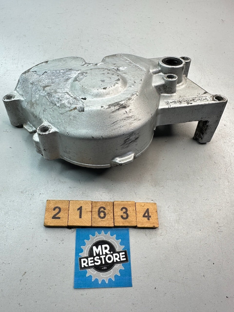Yamaha FZR250 3LN Crankcase Front Sprocket Cover 2