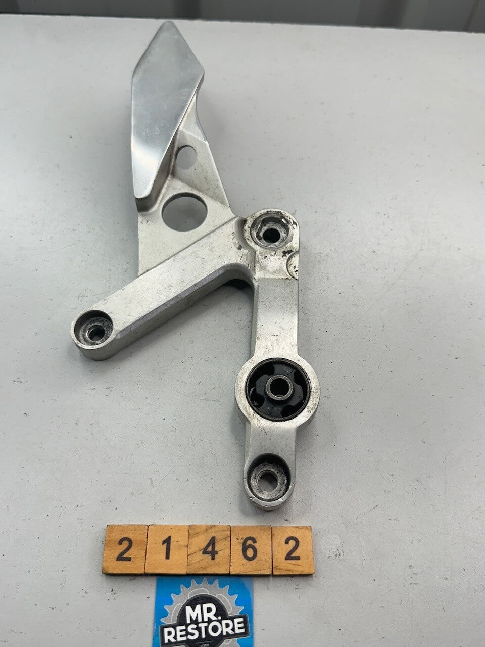 Yamaha TZR250 1KT 2MA R1-Z Left Hand Riders Footrest Bracket 1KT-27442