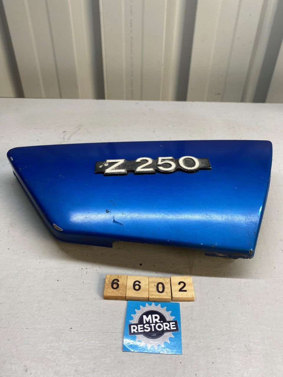 Kawasaki Z250 KZ250 A - R/H Side Cover 36001-1033