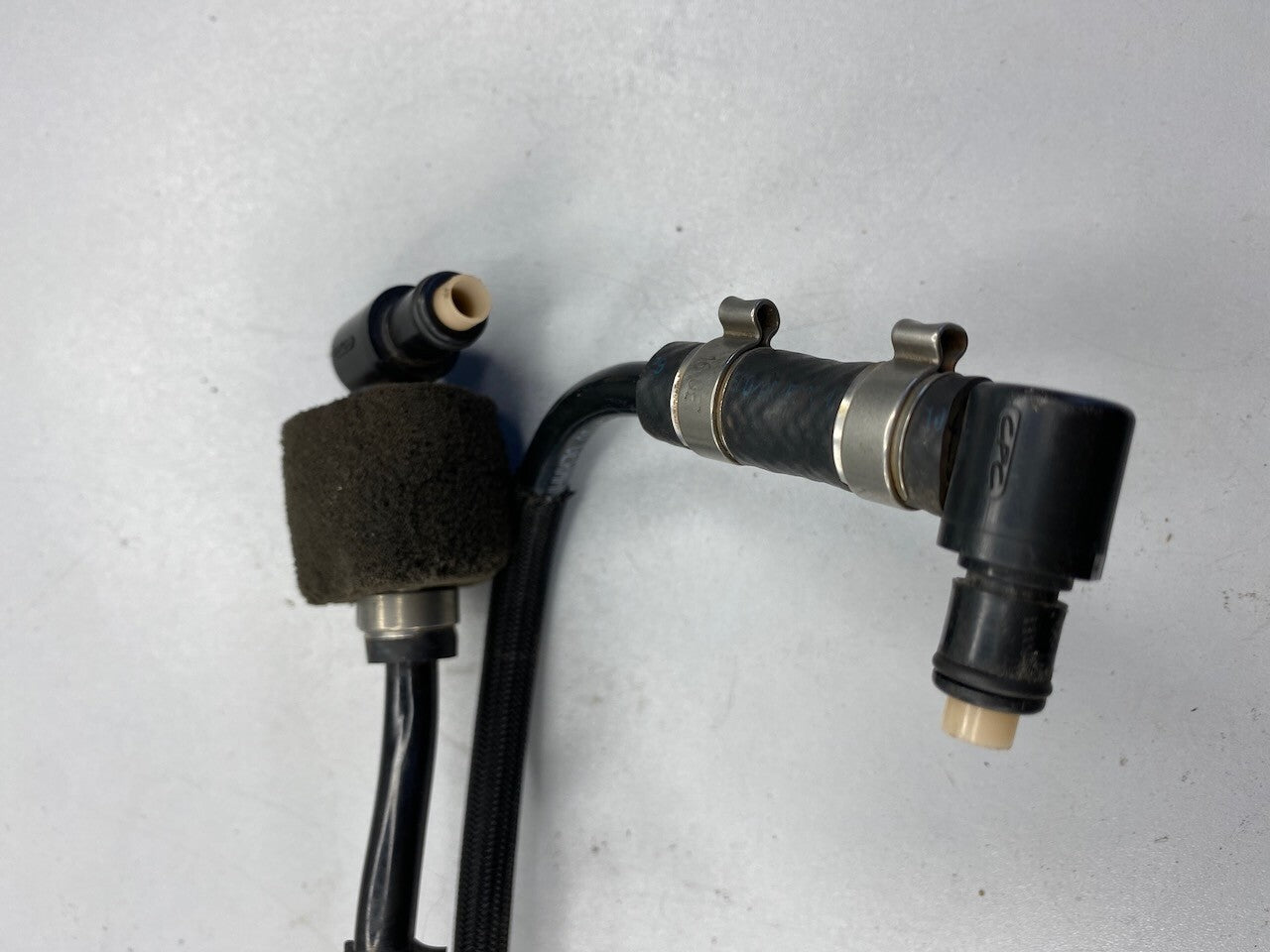 BMW R1200GS Fuel Distributor/Pressure Regulator & Pipes 13537718521  13537705871