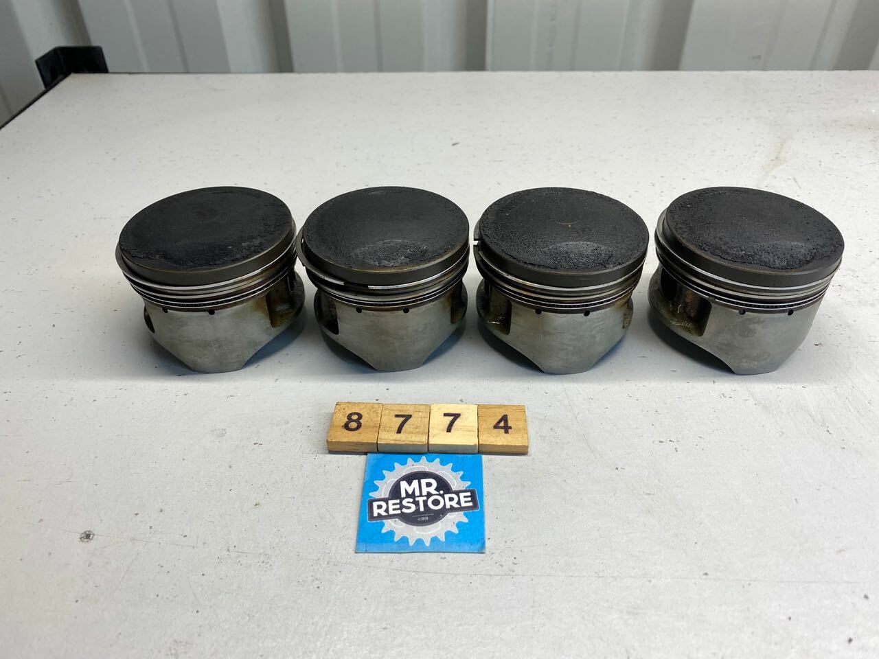 Yamaha XJ900S Diversion 4 x Pistons (on standard 68.5mm) 4KM-11631-00-A0