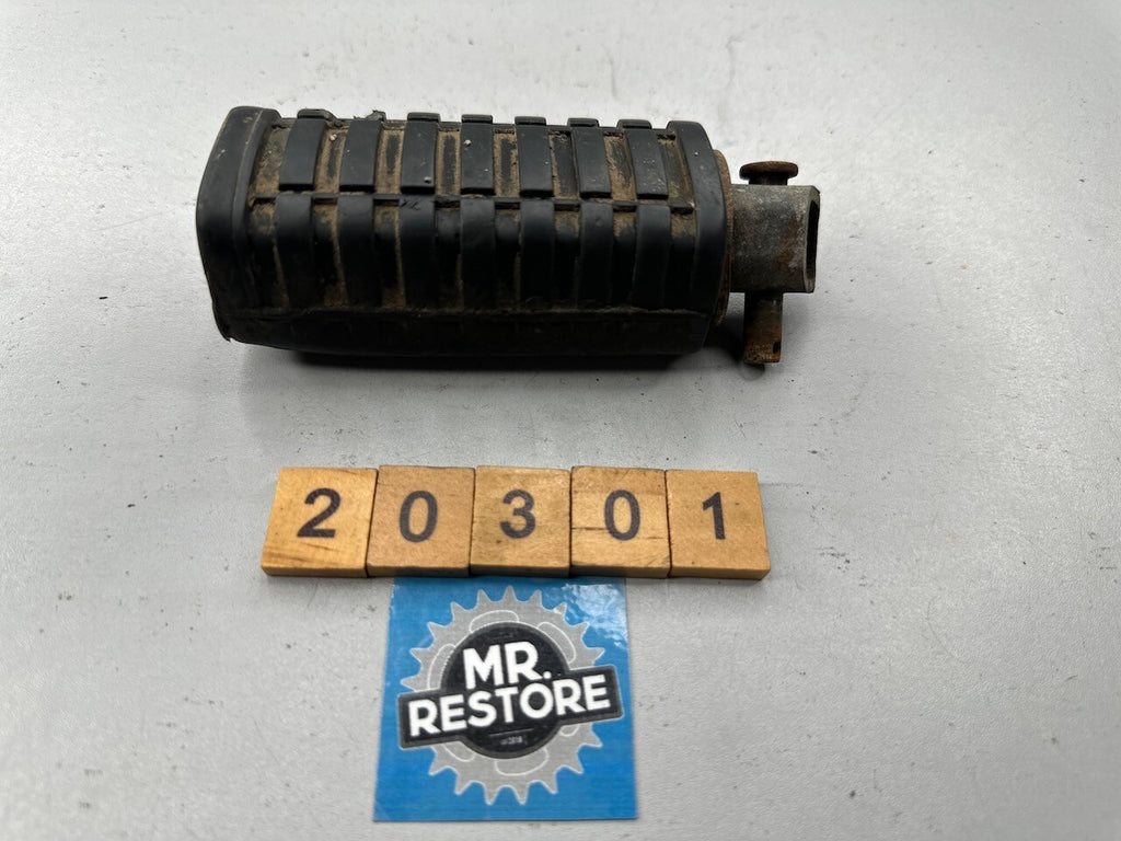 Kawasaki KZ750 Z750 L/H Riders Footrest Foot Peg 34028-1017