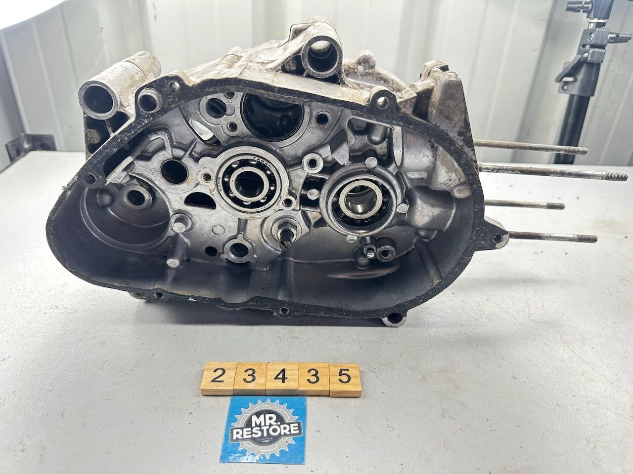 Yamaha V70 U7E Crankcases 298-15111-01  298-15121-01
