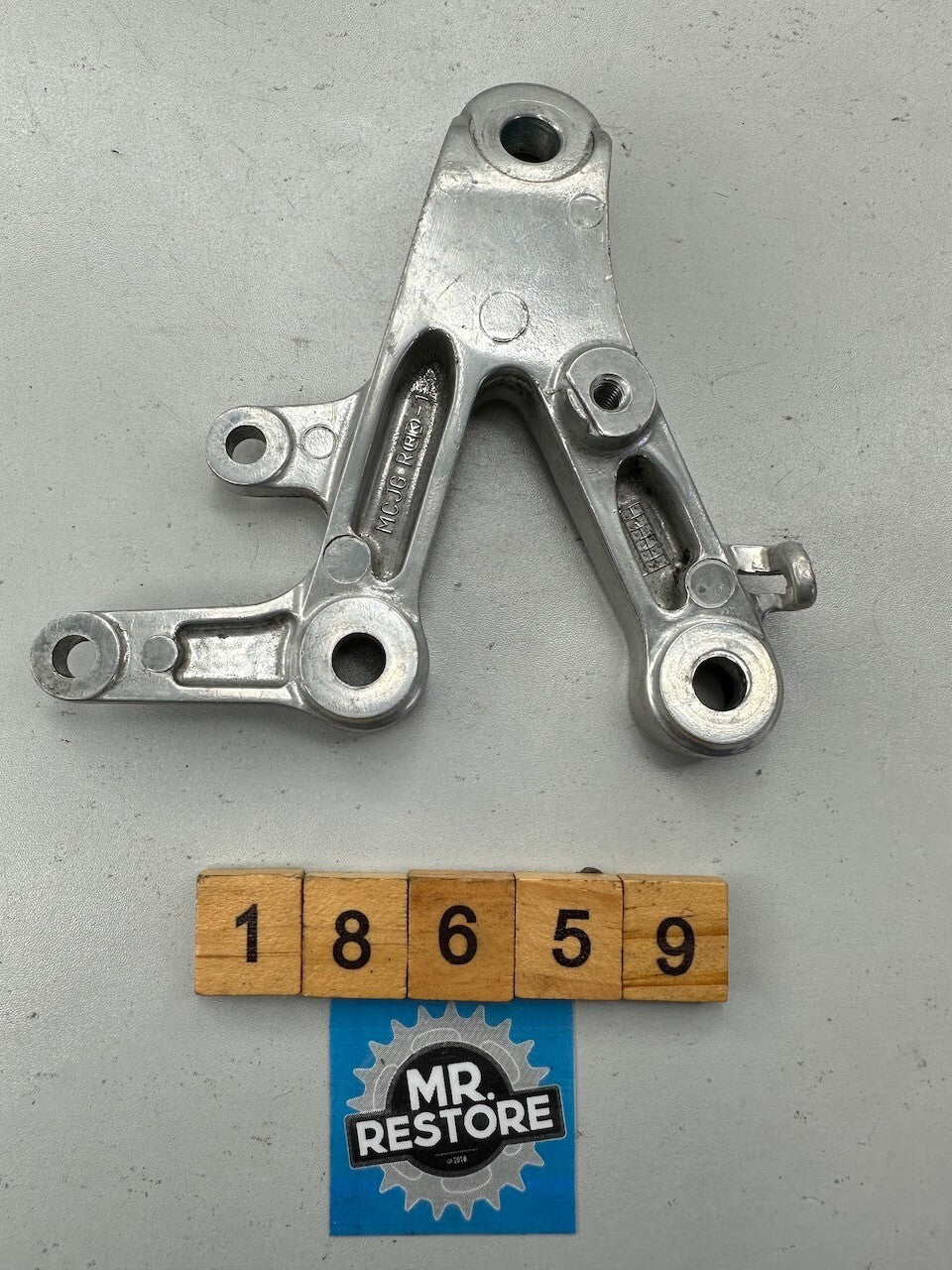 Honda CBR900RR 954 R/H Riders Footrest Bracket Main Step Holder 50600-MCJ-750
