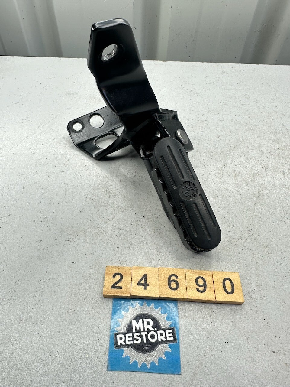 BMW G650GS F650GS Right Riders Foot Rest Peg & Bracket 46717650294  46717654664