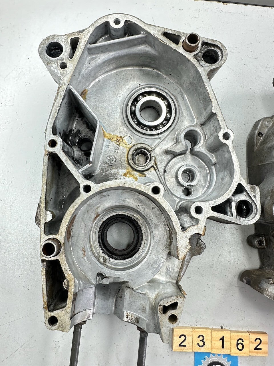 Yamaha V90 T 1982 Pair of Crank Cases (1W7)