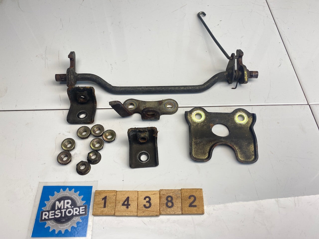 Yamaha FZ750 Seat Furniture latch etc.