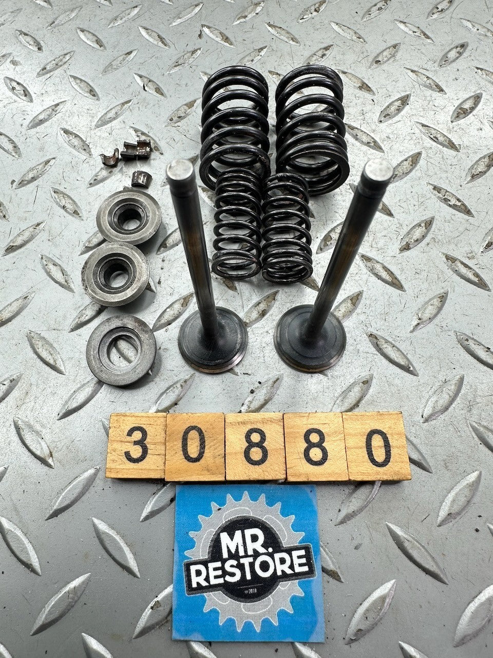 Suzuki GSXR750 88-90 Exhaust Valves / Spring / Retainer 12912-17D00 12920-17C00