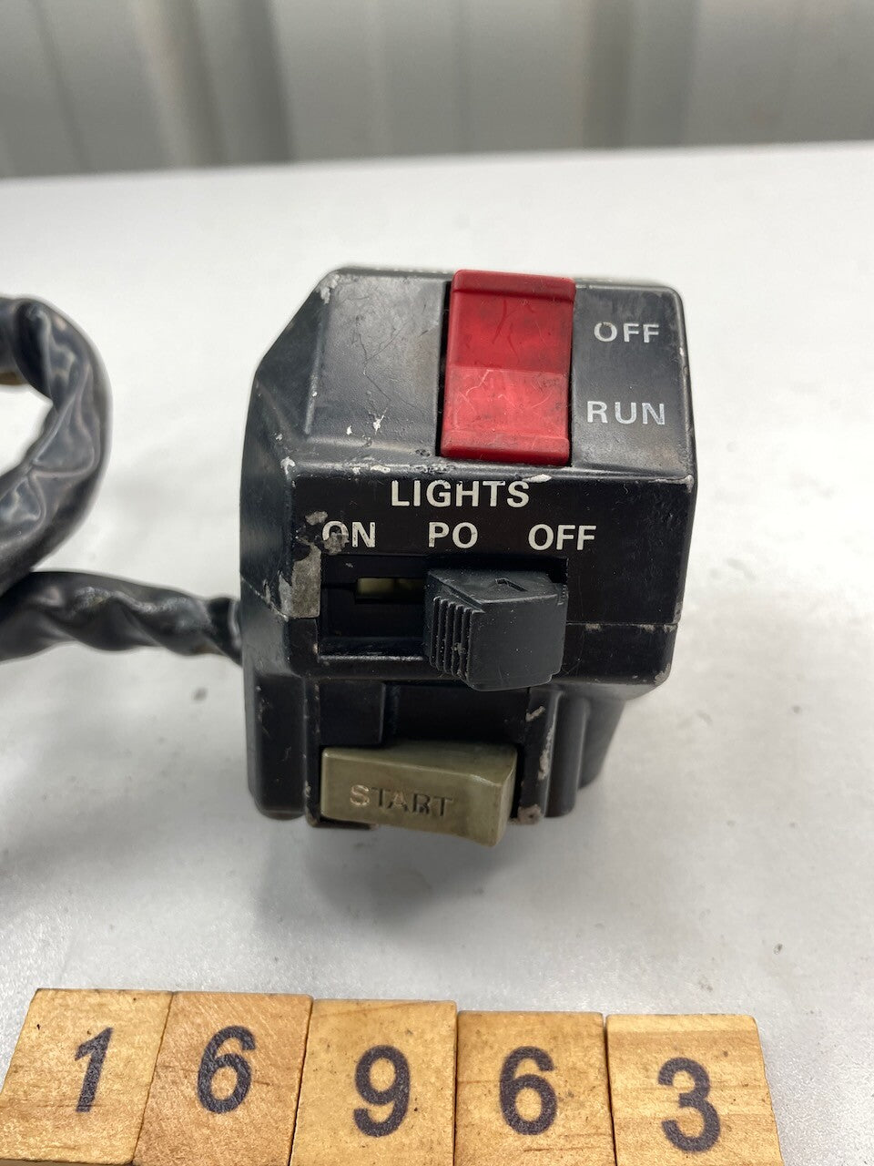 Yamaha FZR250 3LN R/H Handlebar Switch 3EN-83973