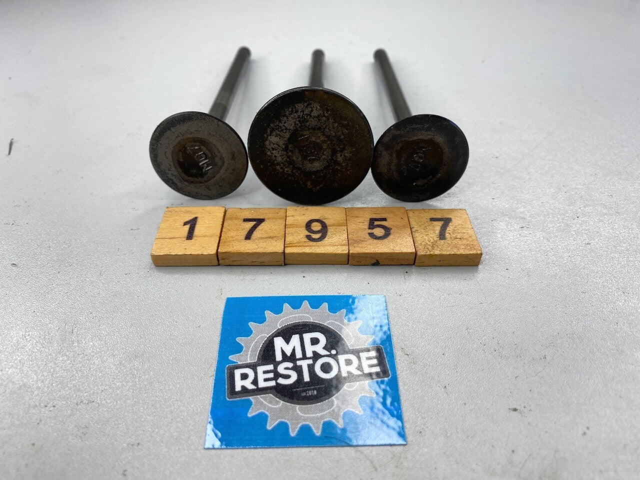 Honda XLV750R Exhaust & Intake Valve Set 14711-MG7 x 2 & 14721-MG7 x 1
