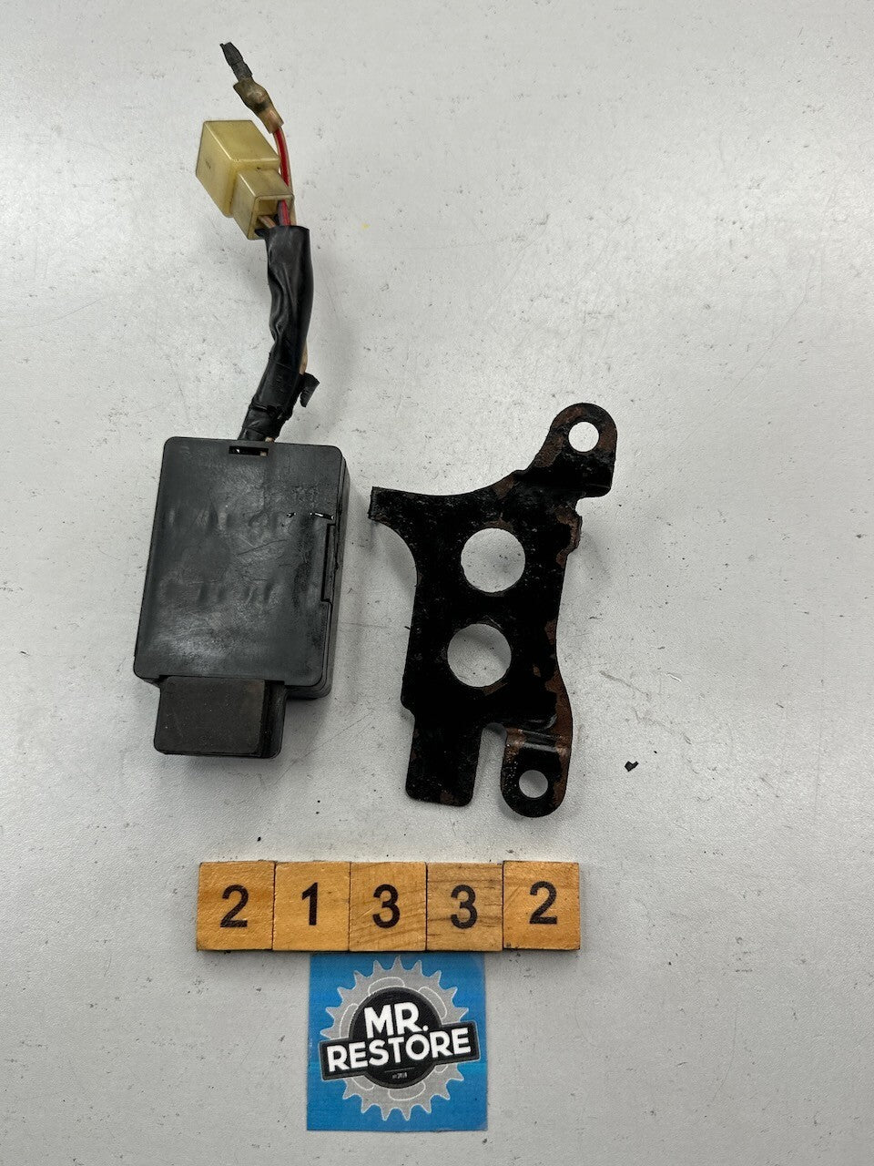 Kawasaki GPZ305 EX305 GPZ250 Belt Drive ER250 Z250 EN450 Fuse Box & Holder