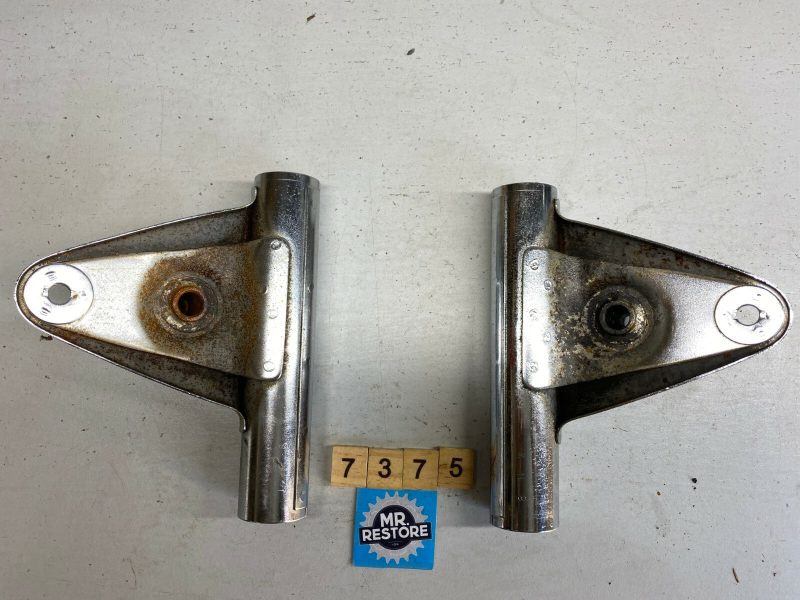 Suzuki TC185 TS185 1974 Headlight Mounts Ears & Indicator Rubbers